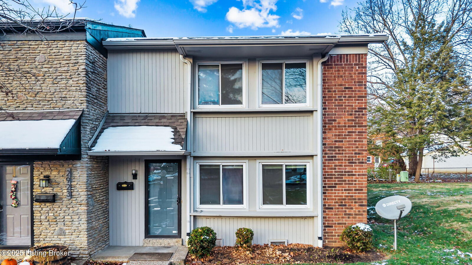 Property Photo: 2925 Six Mile Ln KY 40220