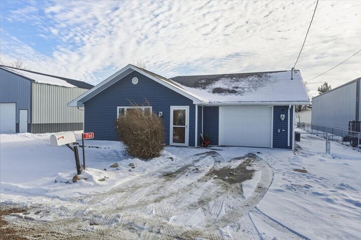 Property Photo: 1764 D Avenue IA 50138