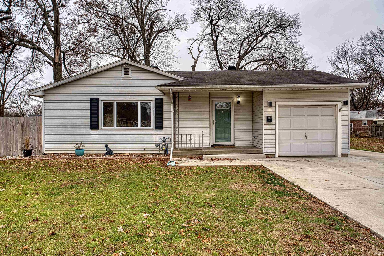 Property Photo: 1117 S Englewood Avenue IN 47714