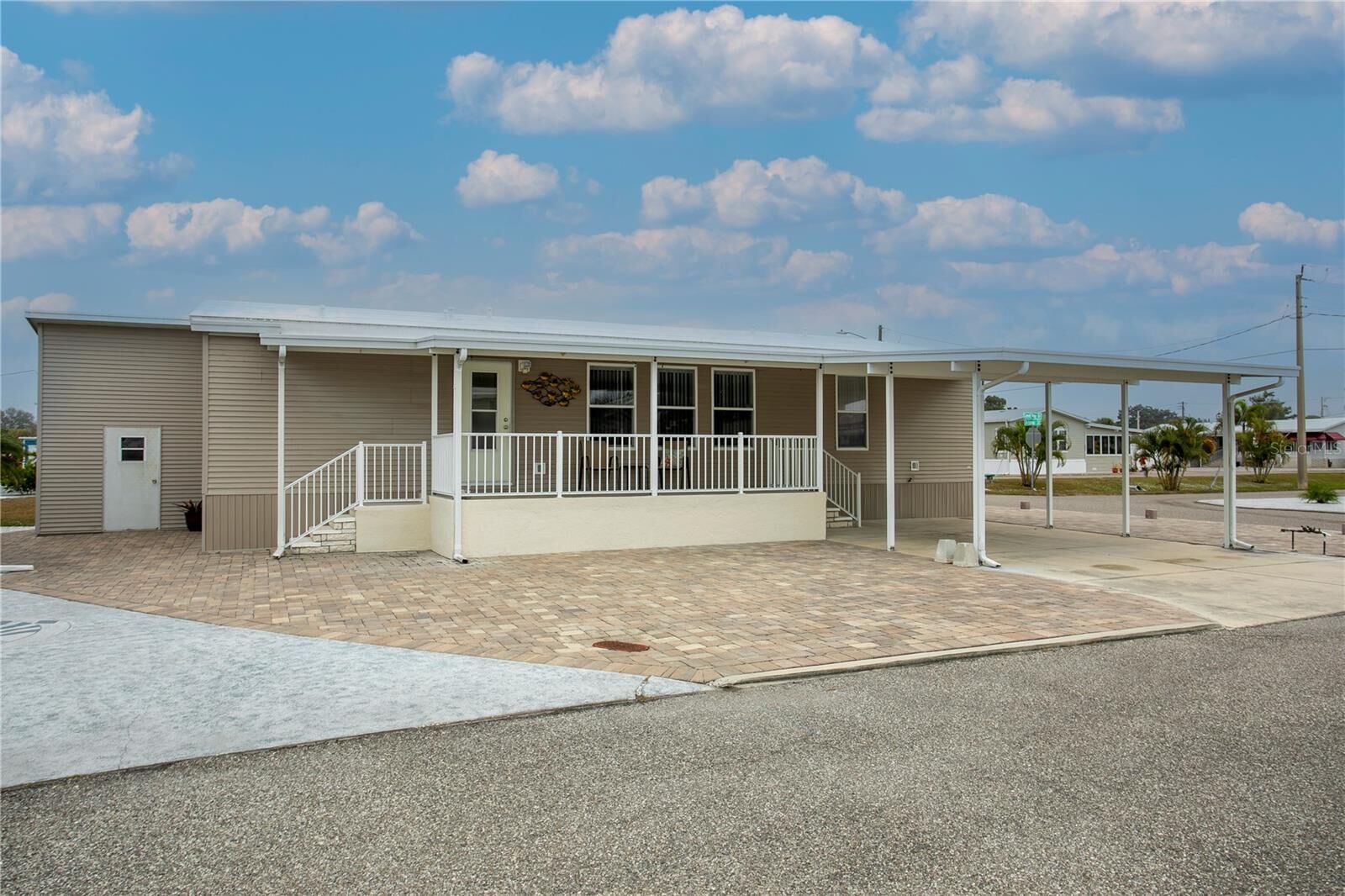 Property Photo:  6604 Marina Drive  FL 34207 