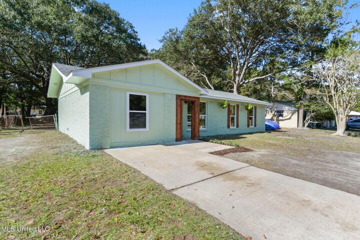 Property Photo:  2617 State Street  MS 39553 