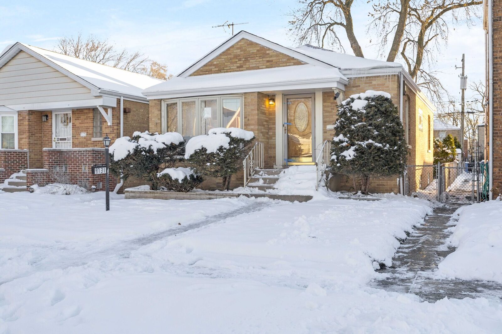 Property Photo: 9731 S Ellis Avenue IL 60628