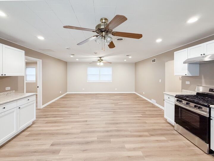 Property Photo: 106 E State Road 2B IL 60042