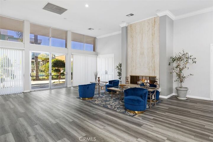 Property Photo: 5301 Balboa Boulevard 5B CA 91316