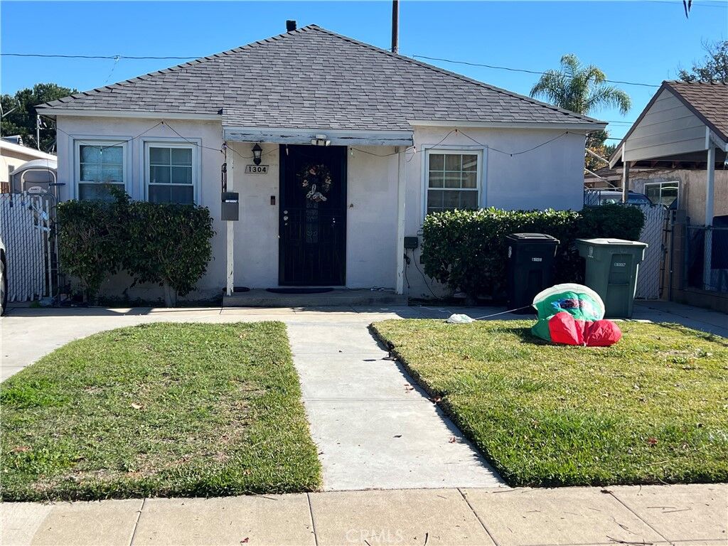 Property Photo: 1304 N Griffith Park CA 91506