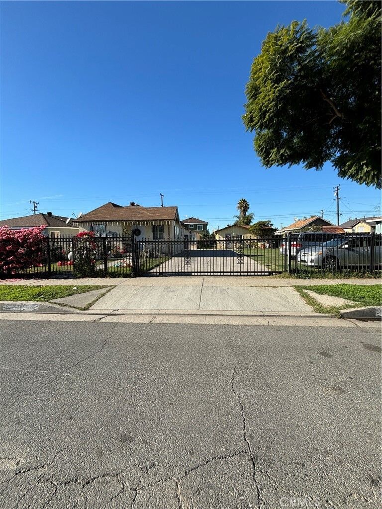 Property Photo:  6467 Darwell Avenue  CA 90201 