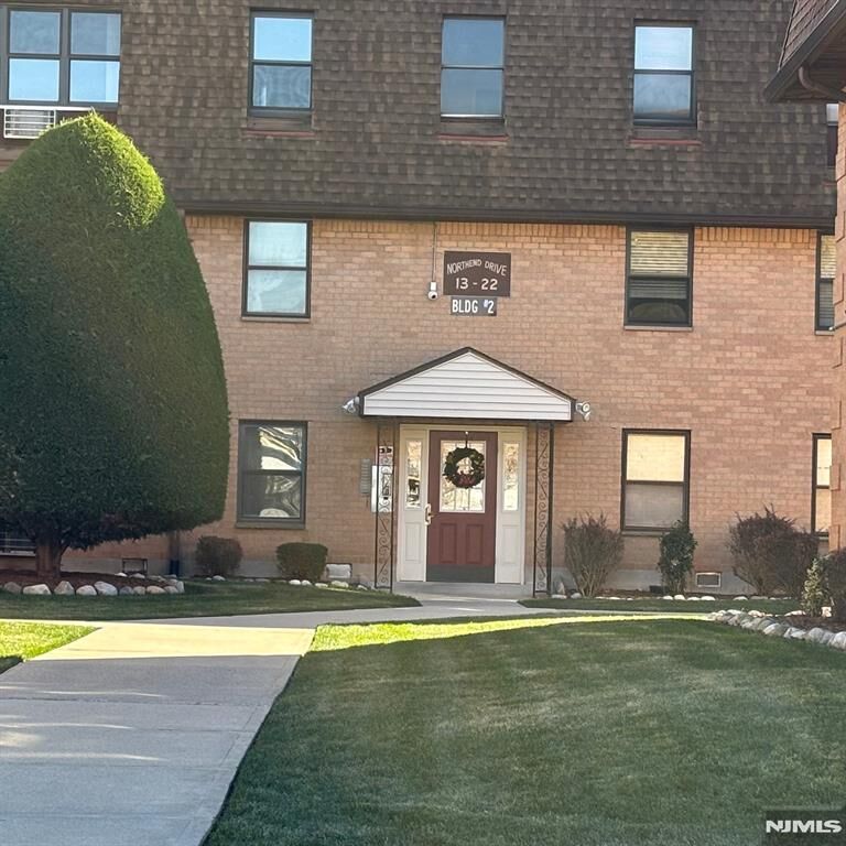 Property Photo: 13 N End Drive 13 NJ 07094