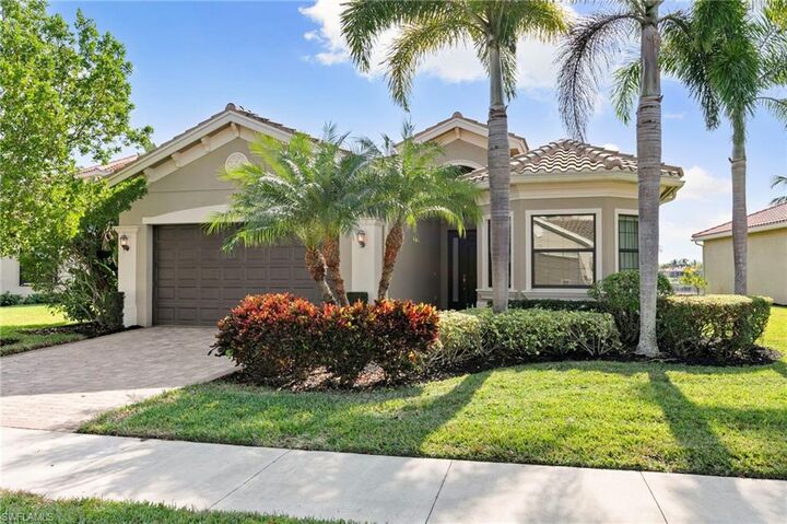 Property Photo: 2845 Cinnamon Bay Cir FL 34119
