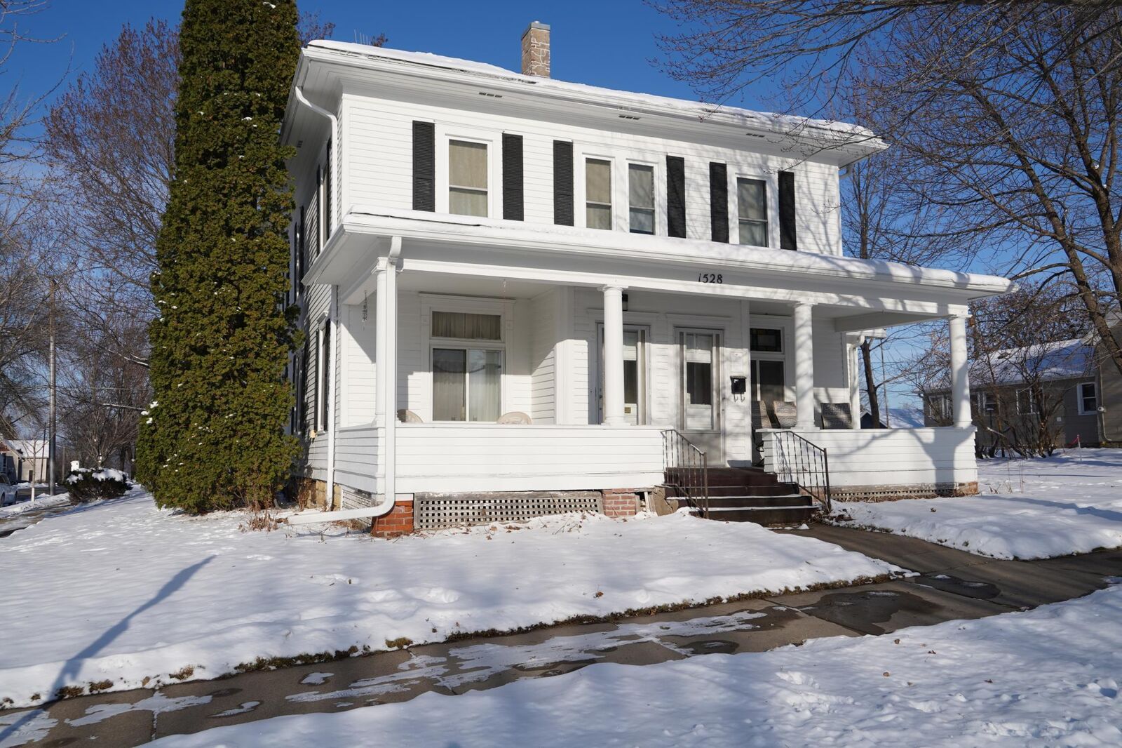 Property Photo:  1528 W 6th Street  MN 55066 