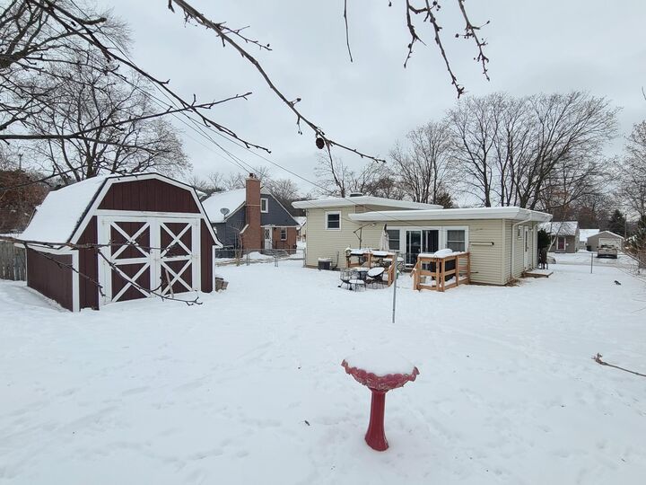 Property Photo:  1207 10 1/2 Avenue NW  MN 55901 