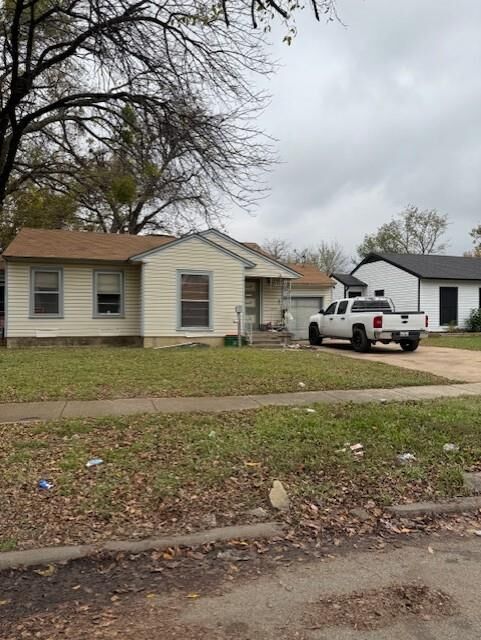 Property Photo: 1010 Clarice Street TX 75051