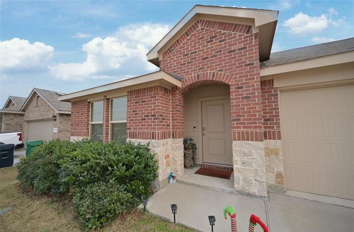 Property Photo: 3713 Ridgeway Lane TX 76226