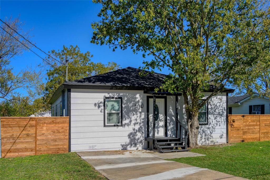 Property Photo: 4410 Pickett Street TX 75401