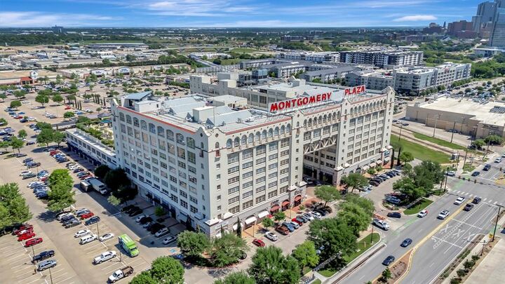 Property Photo: 2600 W 7th Street 1537 TX 76107