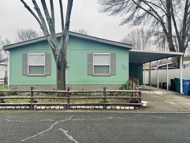 Property Photo: 633 E Archwood Drive Unit 46 OR 97524