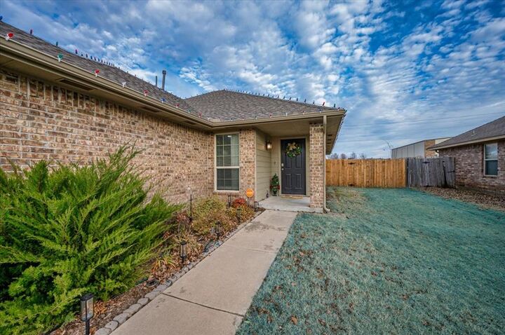 Property Photo: 1160 Partridge Place OK 73020