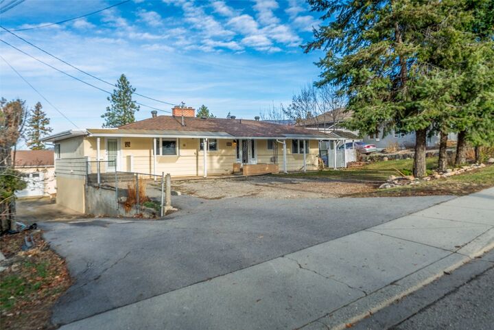 Photo de la propriété:  1805 39 Avenue  BC V1T 3A6 