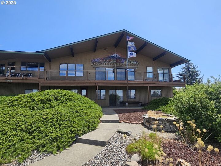 Property Photo:  1014 Roe Dr  WA 98620 