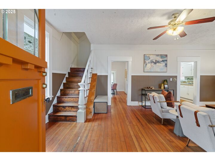 Property Photo: 5415 NE 14th Pl OR 97211