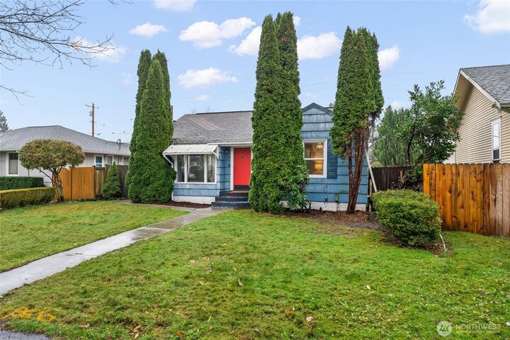 Property Photo: 1715 McDougall Avenue WA 98201