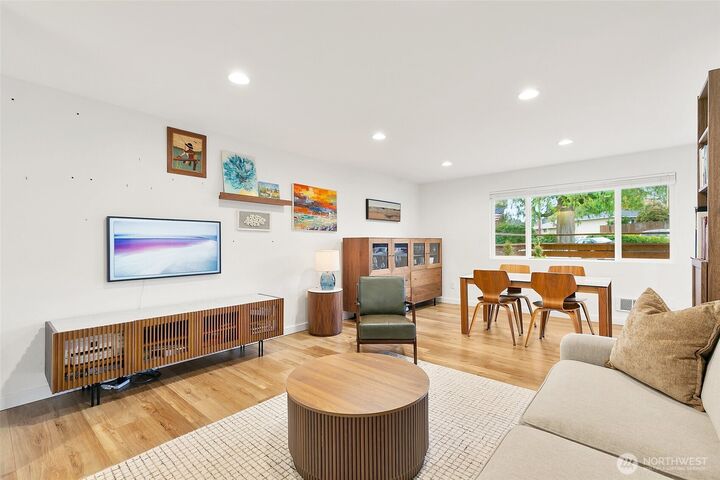 Property Photo: 335 Heather Road 208 WA 98203