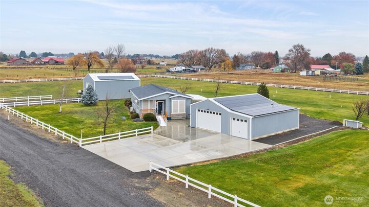 Property Photo:  2900 E Judge Ronald Road  WA 98926 