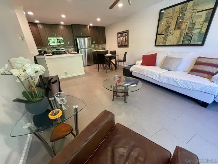 Property Photo: 2510 Torrey Pines Rd 413 CA 92037