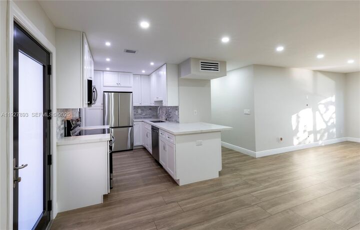 6855 Edgewater Dr 1ds  Coral Gables FL 33133 photo