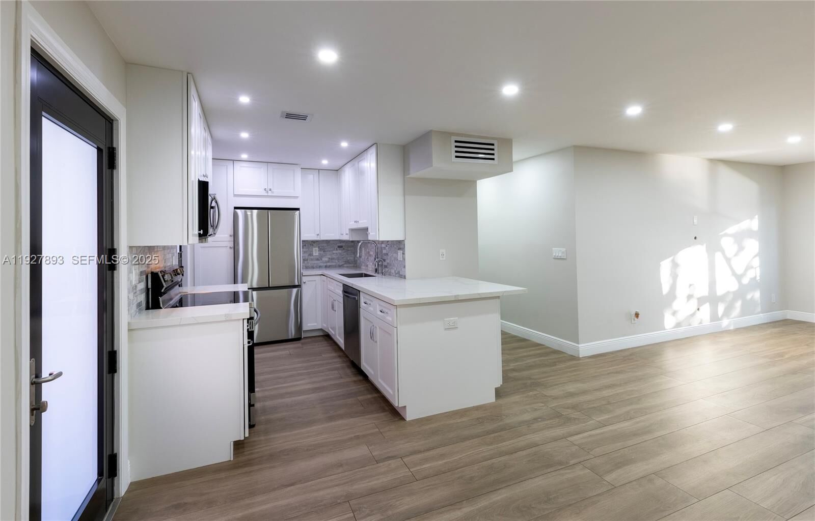 Property Photo: 6855 Edgewater Dr 1ds FL 33133