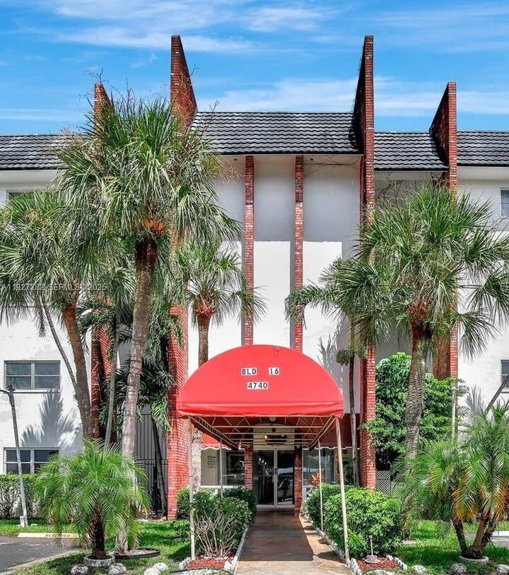 Property Photo: 4740 NW 21st St 4P FL 33313