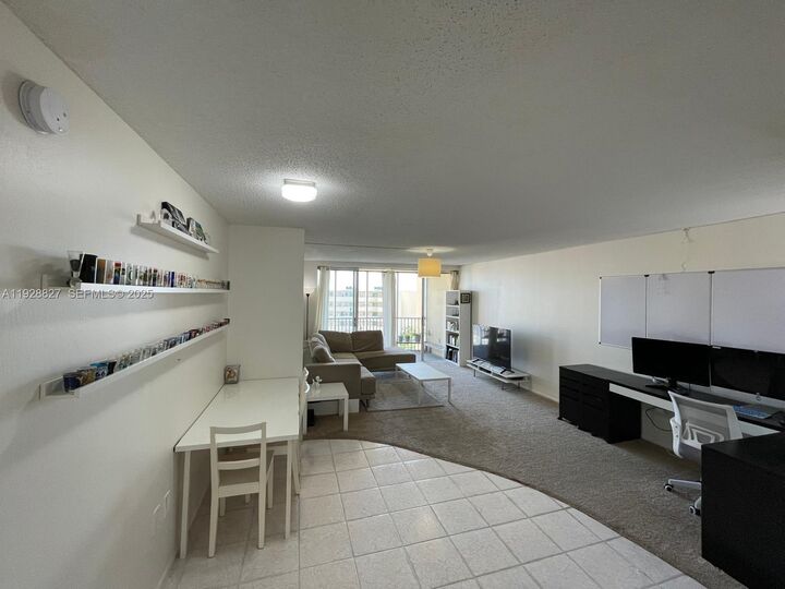 Property Photo:  1750 NE 191st St 814-2  FL 33179 