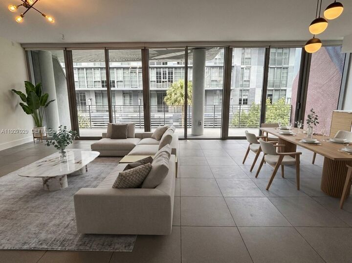 Property Photo: 250 NW 24th St 3C FL 33127