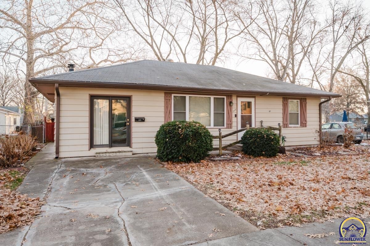 Property Photo:  604 Maple St  KS 66547 