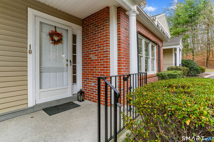 Property Photo: 10 Hawthorne Ridge Circle 10 CT 06611