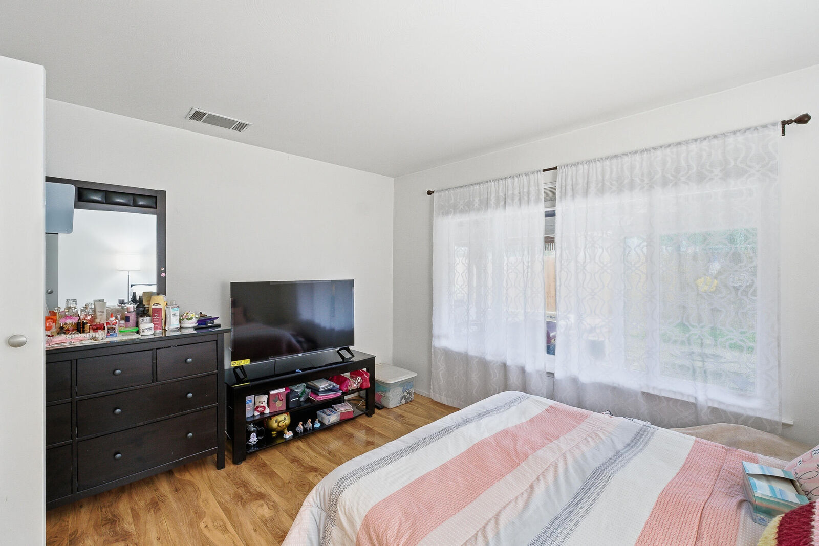 Property Photo: 1909 S Hillcrest Drive CA 93292