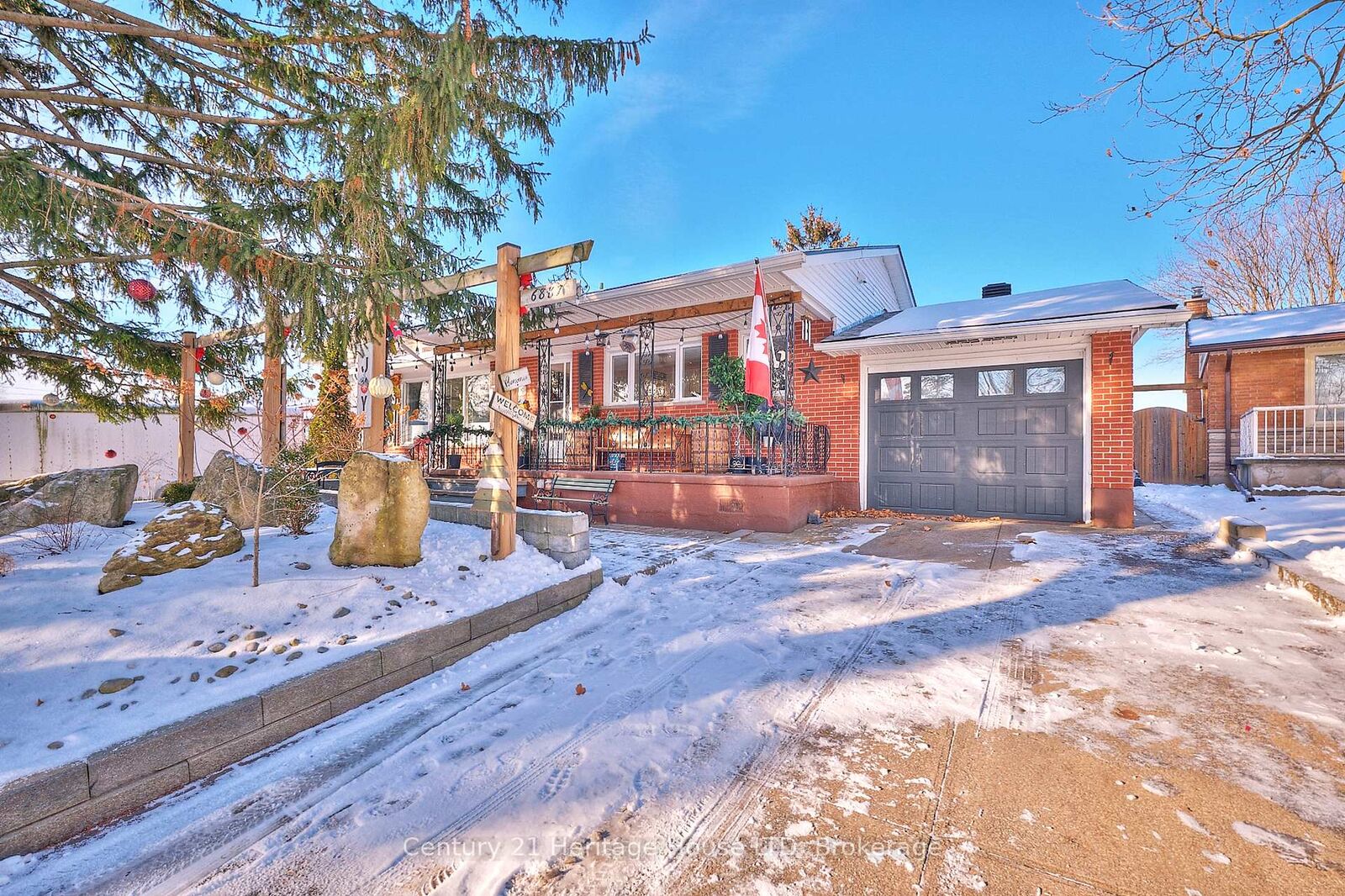 Property Photo:  6887 Fairlawn Crescent  ON L2G 5B1 