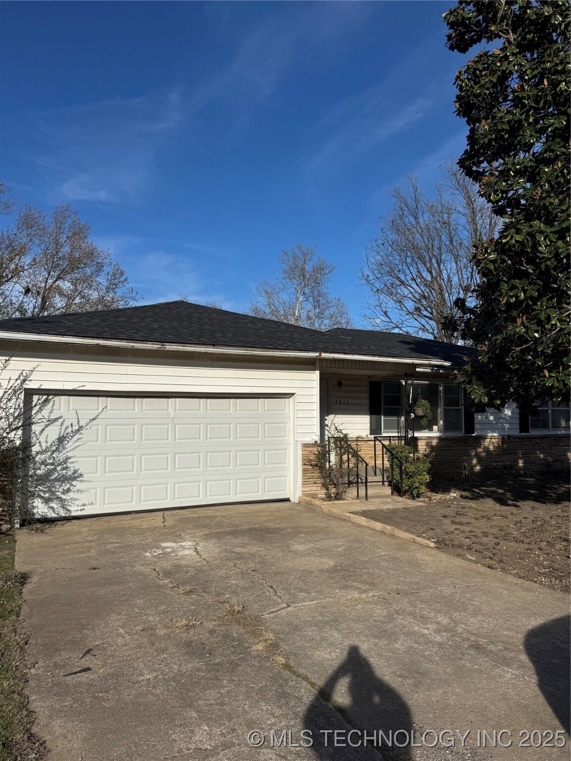 Property Photo: 2022 W Archdale Drive OK 74014