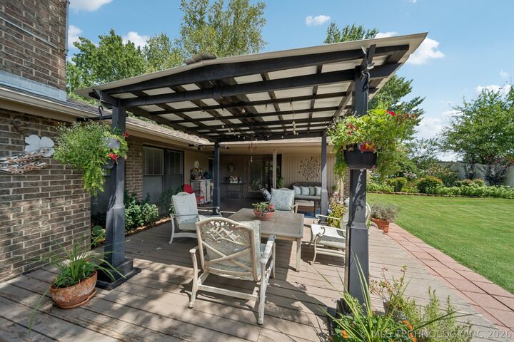 Property Photo:  3208 E 80th Place S  OK 74136 