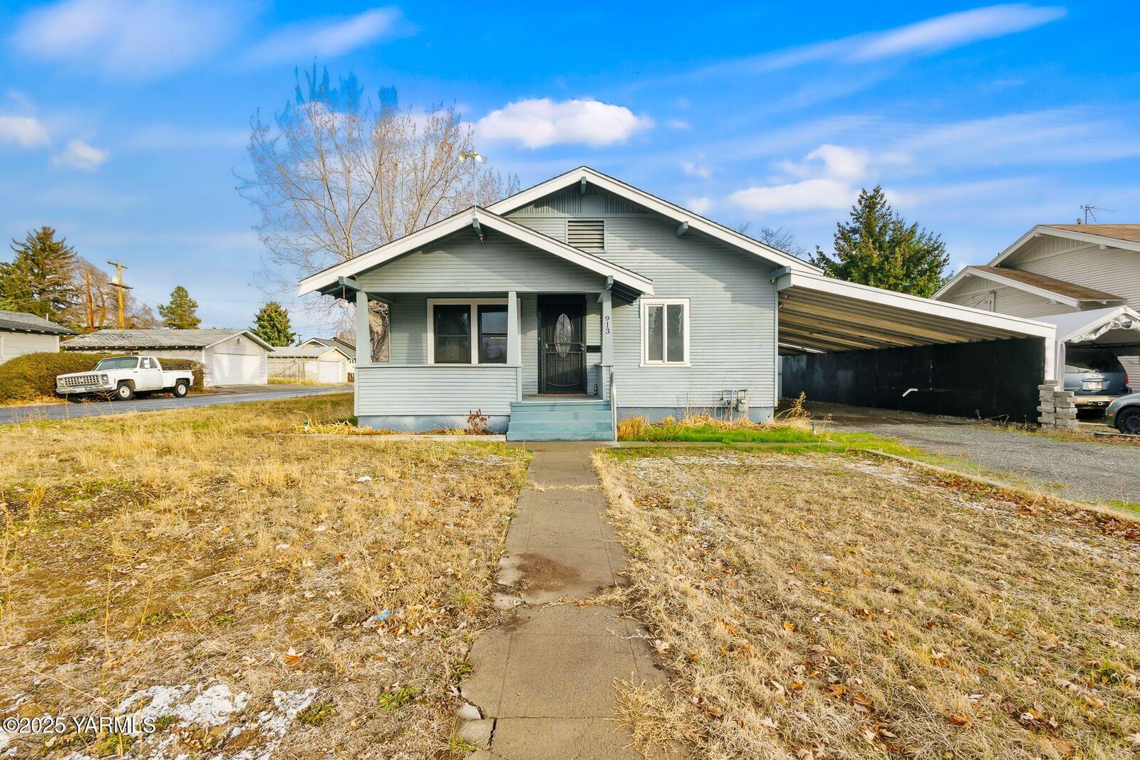 Property Photo:  913 Pleasant Ave  WA 98902 