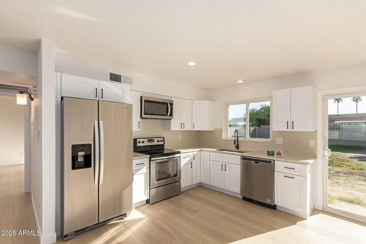 Property Photo:  1019 W Cornell Drive  AZ 85283 