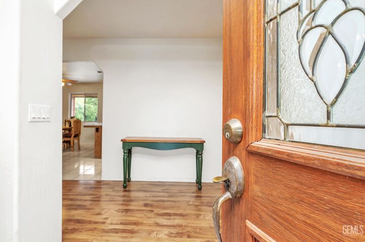 Property Photo: 13830 Eberle Road CA 93313