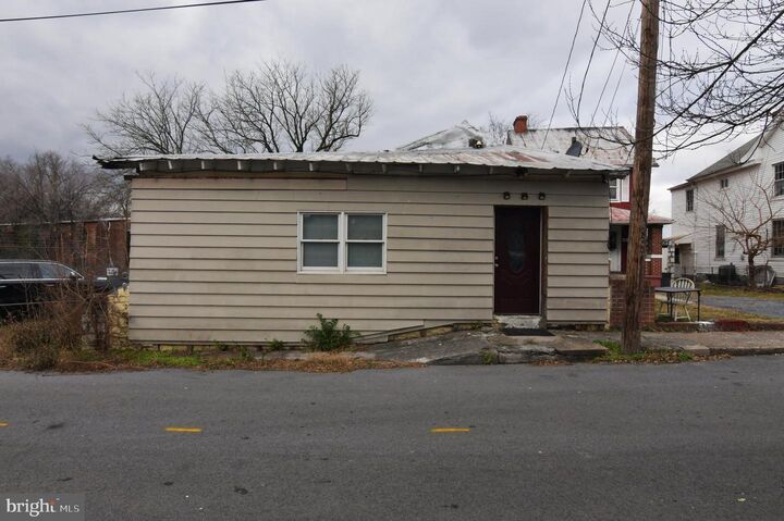 Property Photo: 122 Five Point Avenue WV 25404