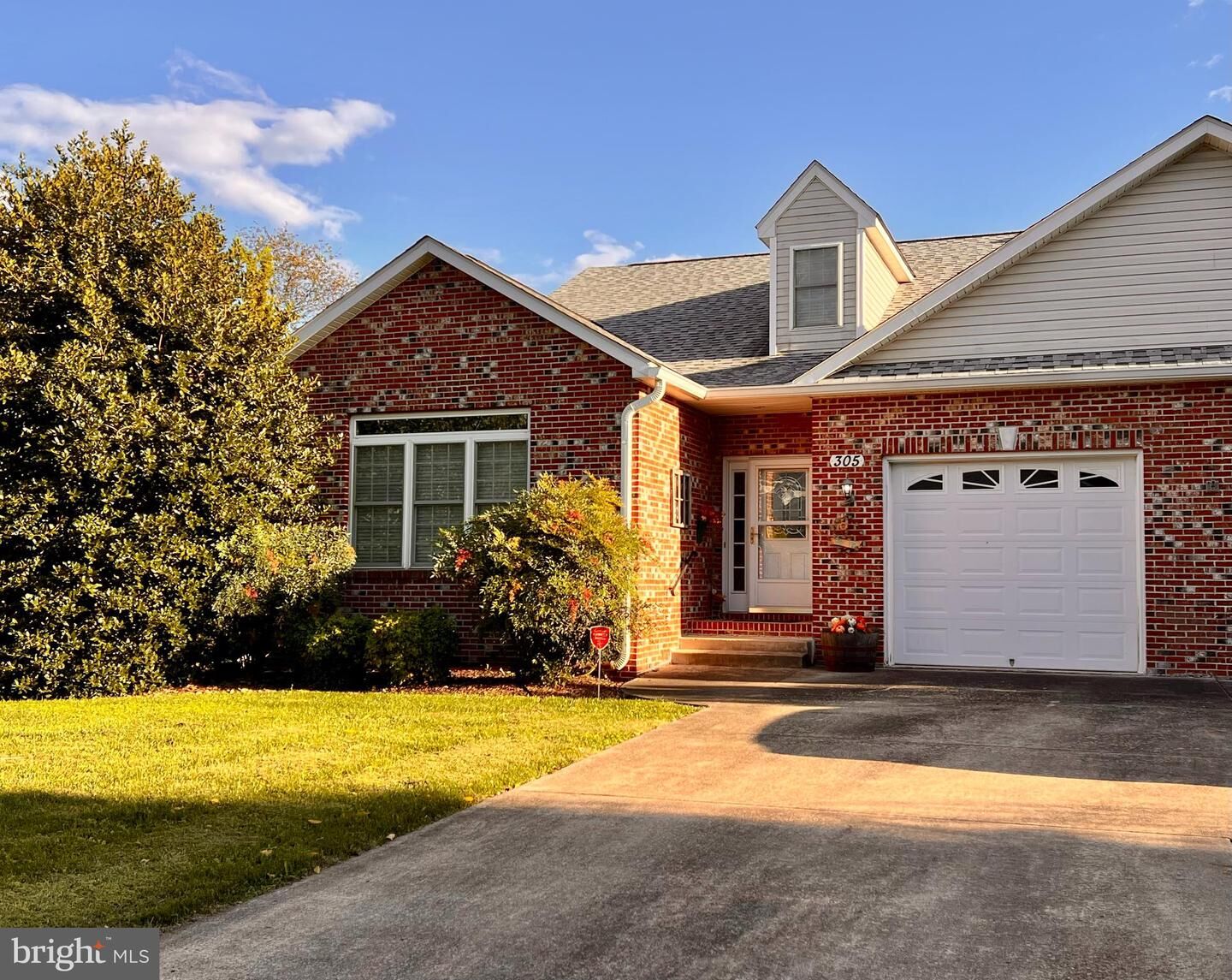 Property Photo: 305 Brookline Drive WV 25414