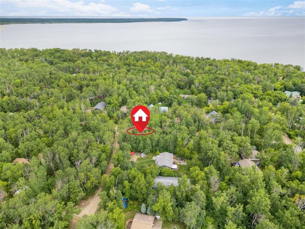 Property Photo:  2 Hank'S Cove  MB R0E 2C0 