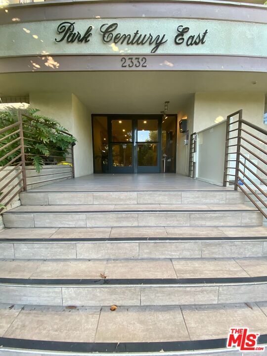 Property Photo:  2332 Fox Hills Dr  CA 90064 