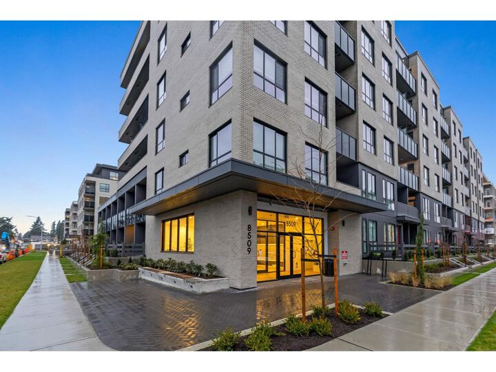 Photo de la propriété:  8509 158 Street 128  BC V4N 6Y6 