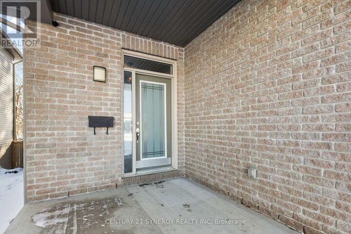 Property Photo:  779 Fiddlehead Street  ON K1T 0N1 