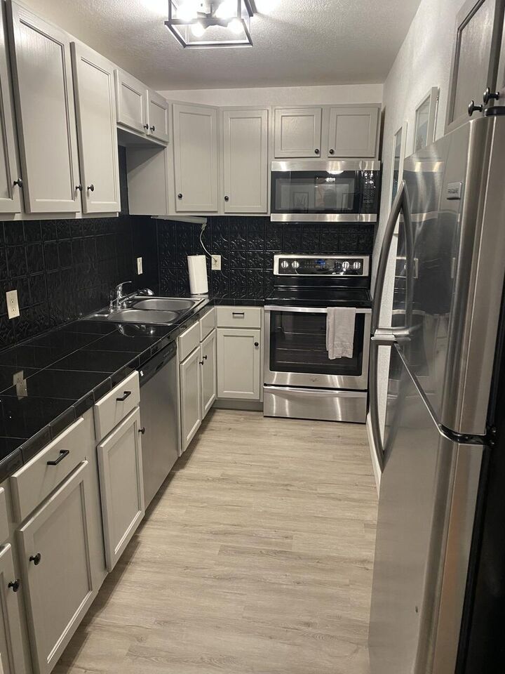 Property Photo: 420 N Villa Court 100 CA 92262