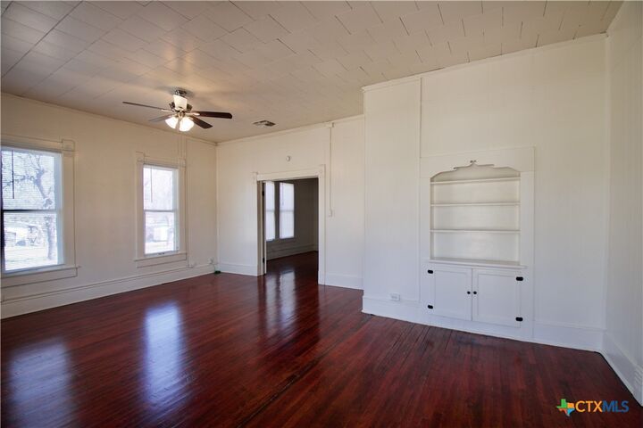 Property Photo: 617 N 6th Street TX 76501