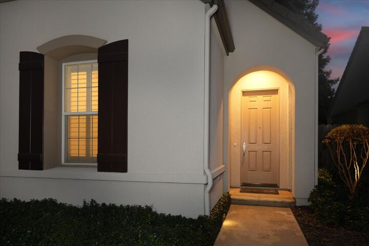 Property Photo: 54 W Everglade Avenue CA 93619